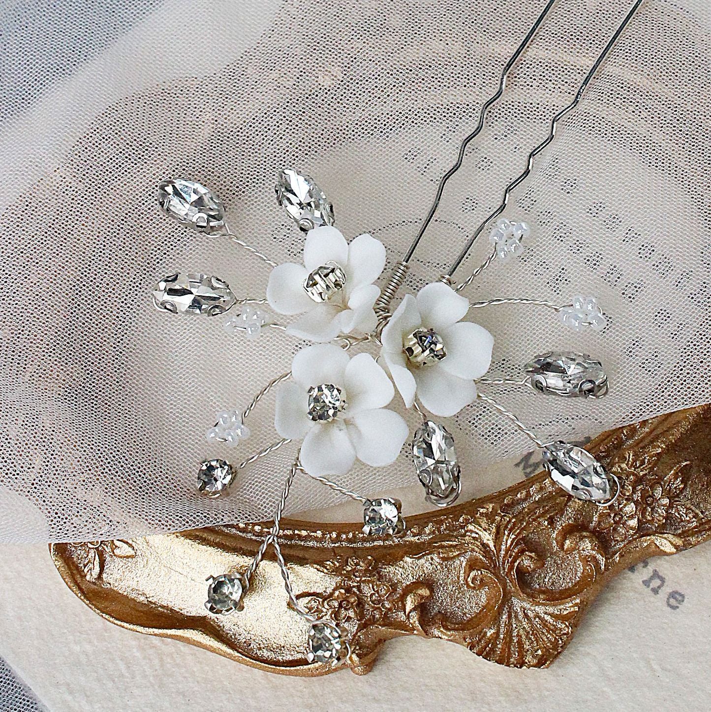 Ceramic Flower Bridal Hairpin White Beaded U Shaped Hair Stick for Chinese Wedding Bun