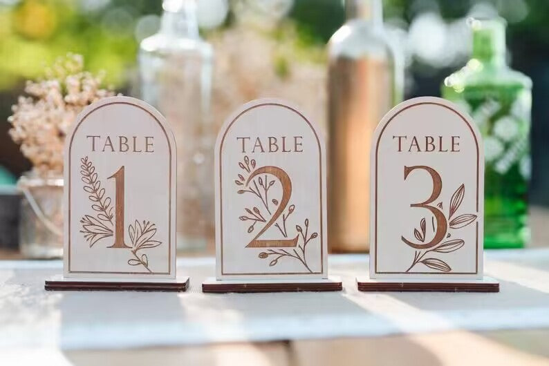 Tischkarten zur Hochzeit Tischkarten aus Holz mit Gravur Tischkartennummern 