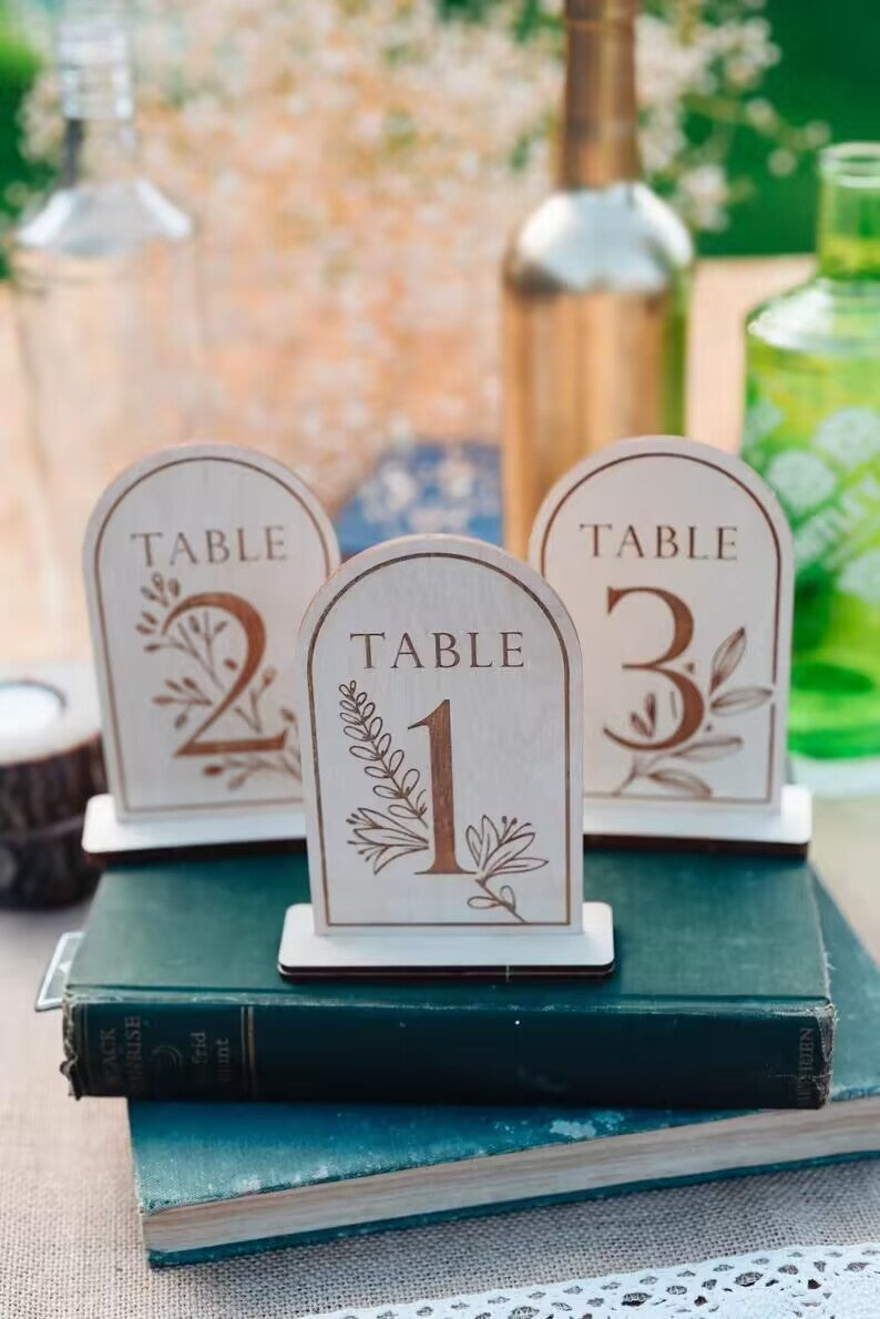 Tischkarten zur Hochzeit Tischkarten aus Holz mit Gravur Tischkartennummern 