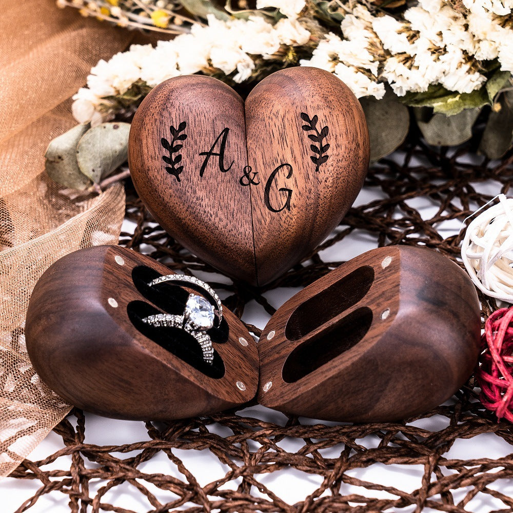 雕刻心形结婚戒指盒