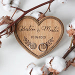 Heart-shaped ring holder with names and date for Kristina & Martin.